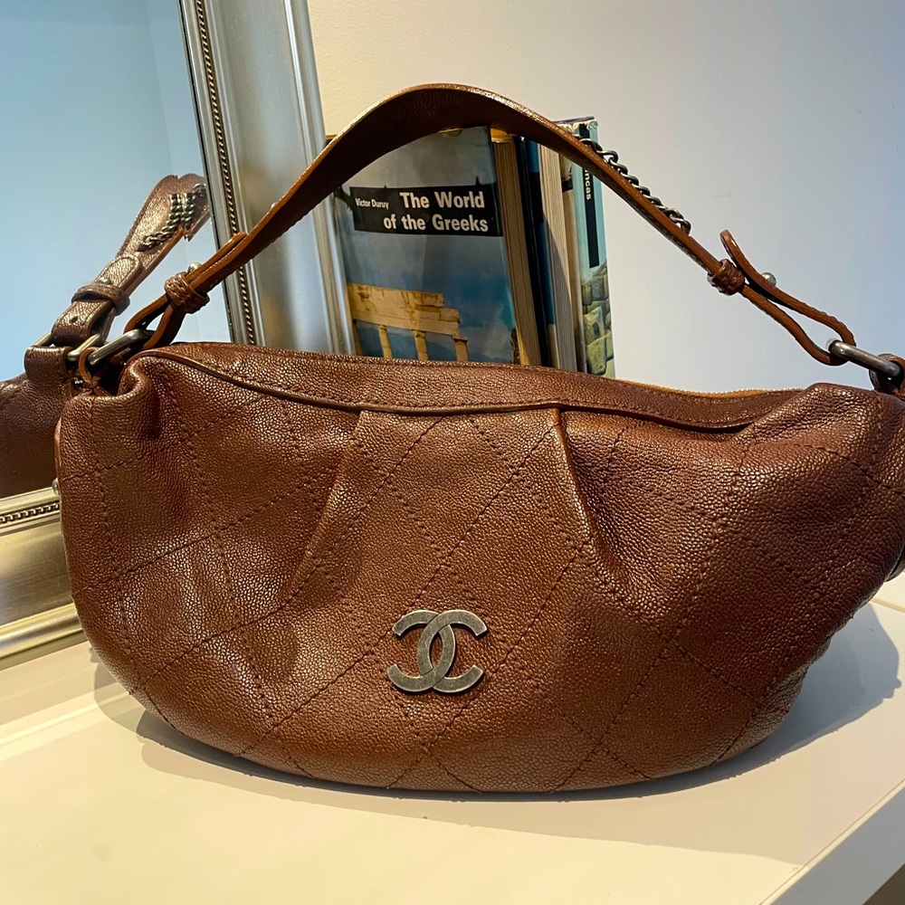 Vintage CHANEL authentic hobo bag.